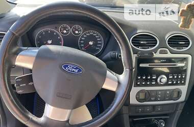 Хэтчбек Ford Focus 2005 в 