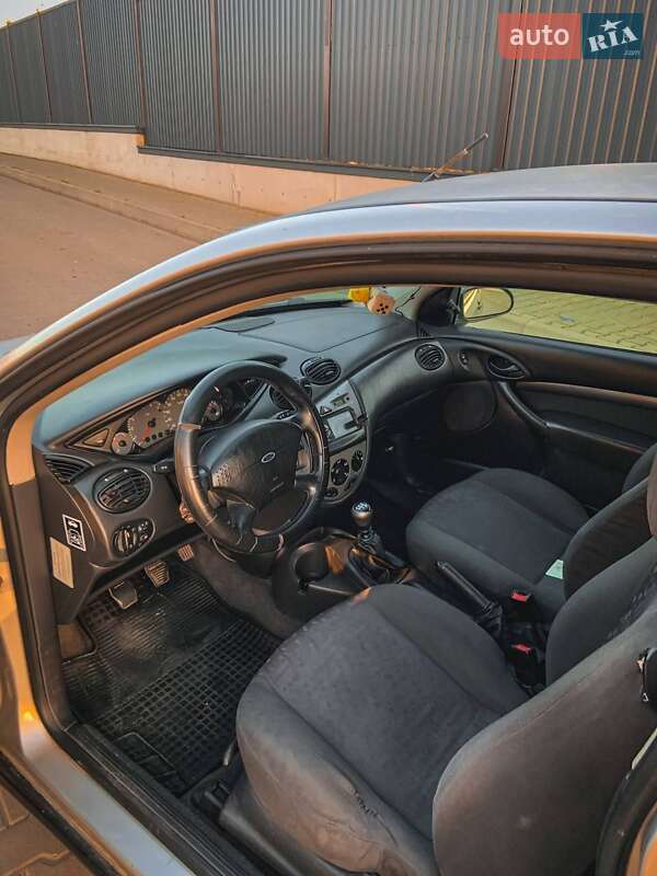 Хэтчбек Ford Focus 1999 в Рожище