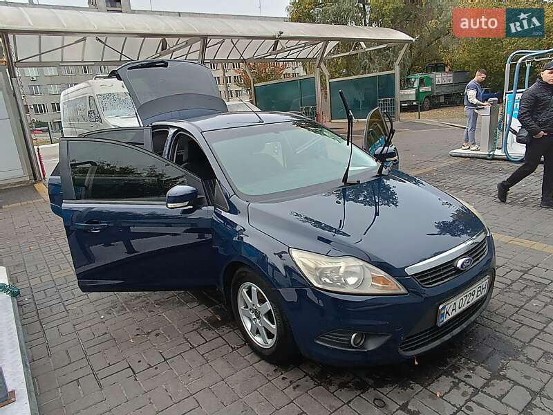 Хэтчбек Ford Focus 2008 в Киеве