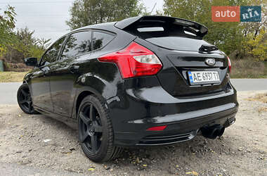 Хэтчбек Ford Focus 2012 в 