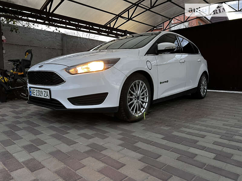 Хетчбек Ford Focus 2016 в Дніпрі