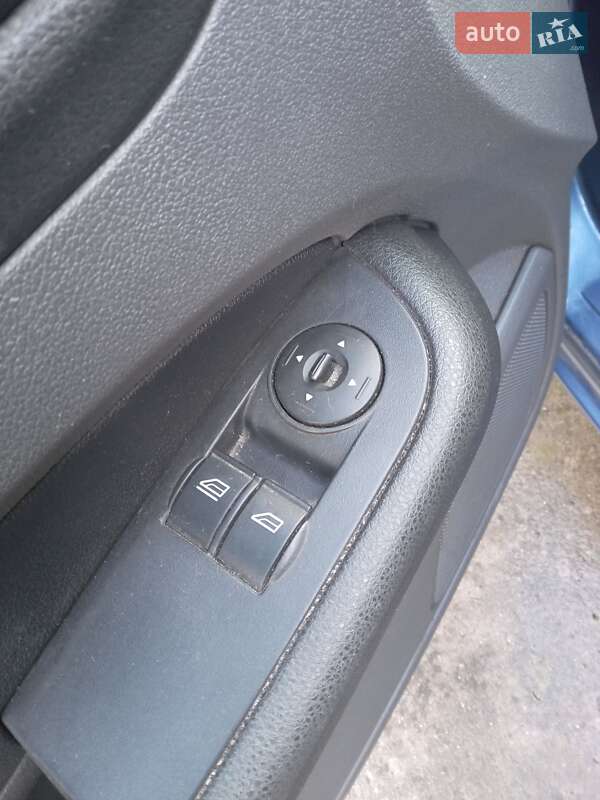 Хэтчбек Ford Focus 2006 в Тячеве фото 15 Хэтчбек Ford Focus 2006 в Тячеве