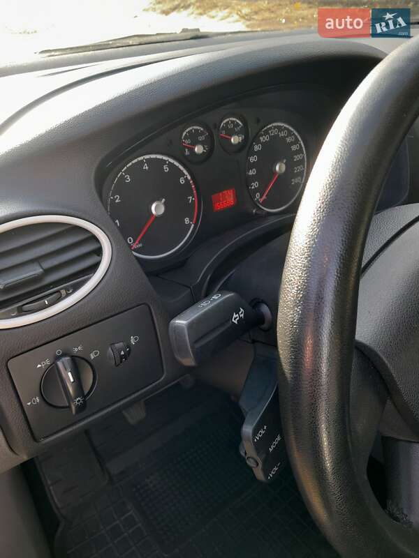 Хэтчбек Ford Focus 2010 в Броварах