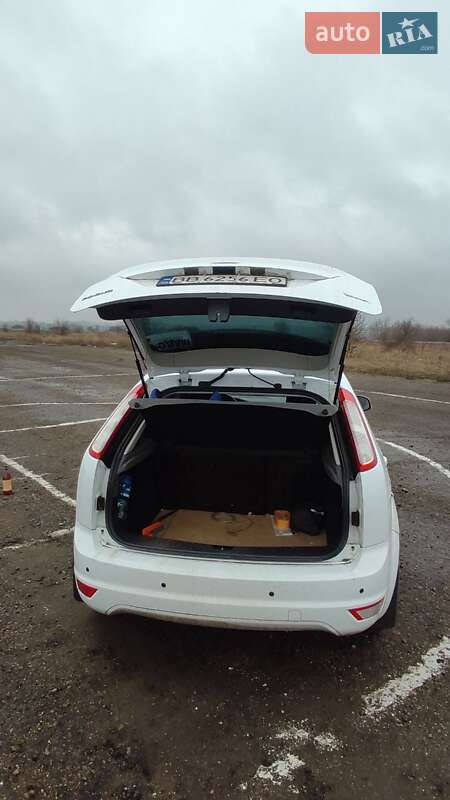 Хэтчбек Ford Focus 2011 в Ужгороде