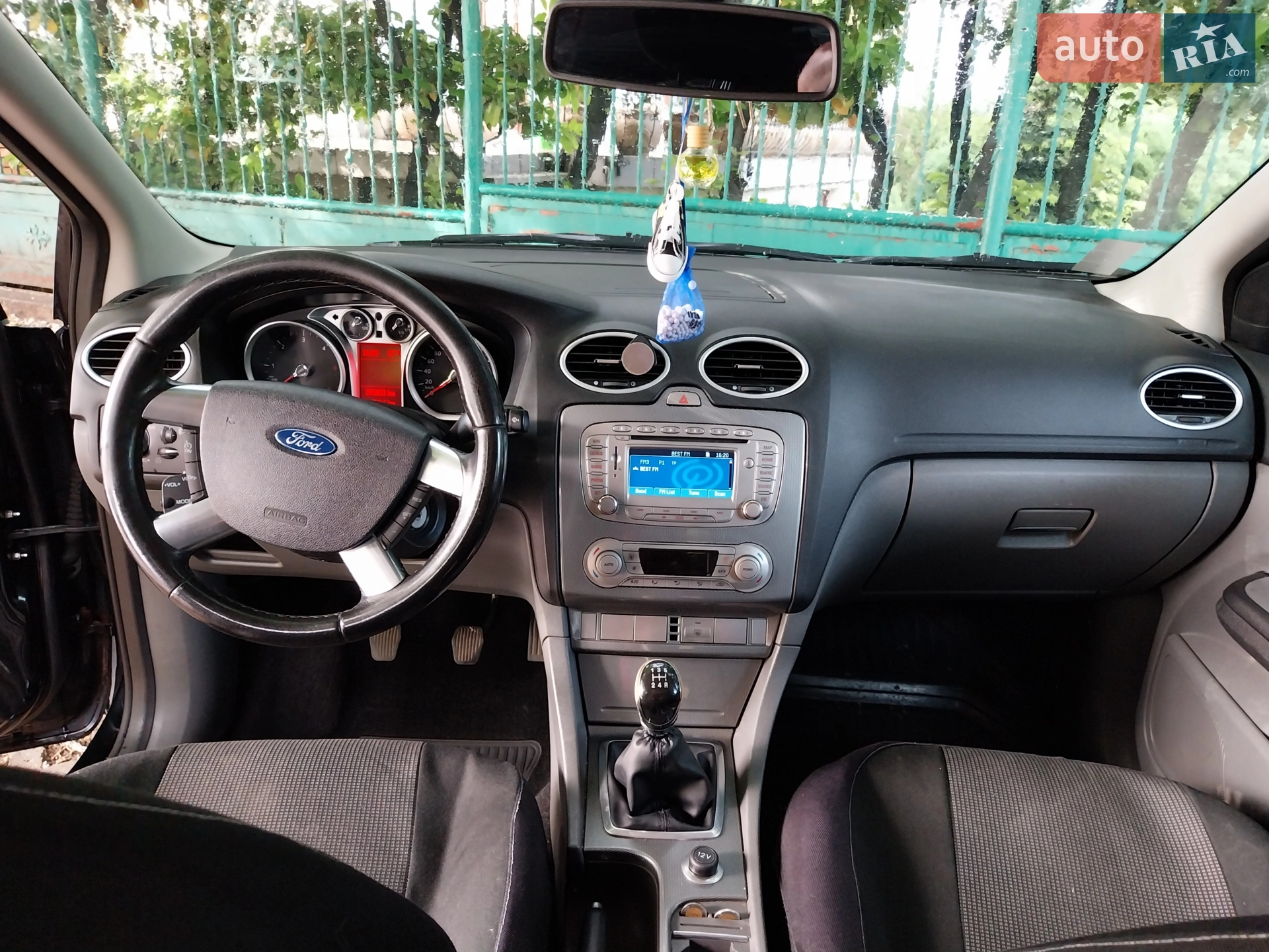 2010 Ford Focus - мініатюра 2