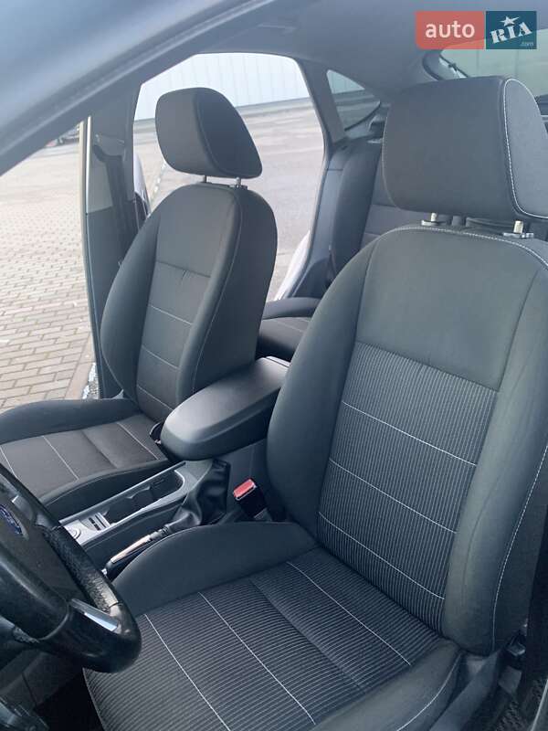 Хетчбек Ford Focus 2010 в Виноградові