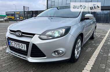 Хэтчбек Ford Focus 2011 в 