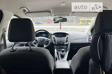Хэтчбек Ford Focus 2011 в 