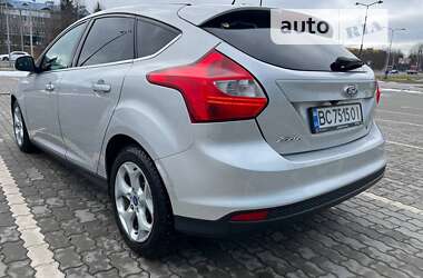 Хэтчбек Ford Focus 2011 в 