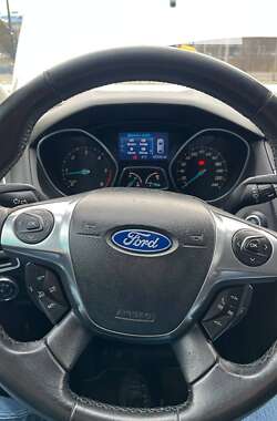 Хэтчбек Ford Focus 2011 в 