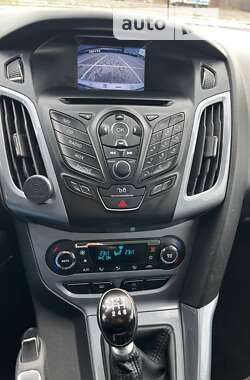Хэтчбек Ford Focus 2011 в 