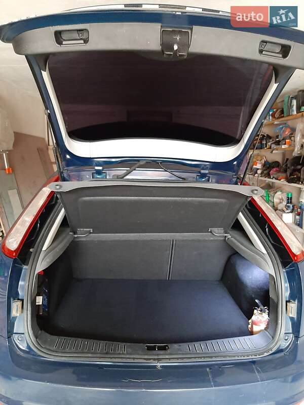 Хетчбек Ford Focus 2010 в 
