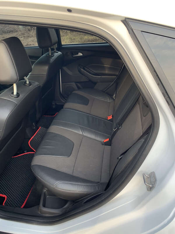 Хэтчбек Ford Focus 2013 в Ромнах