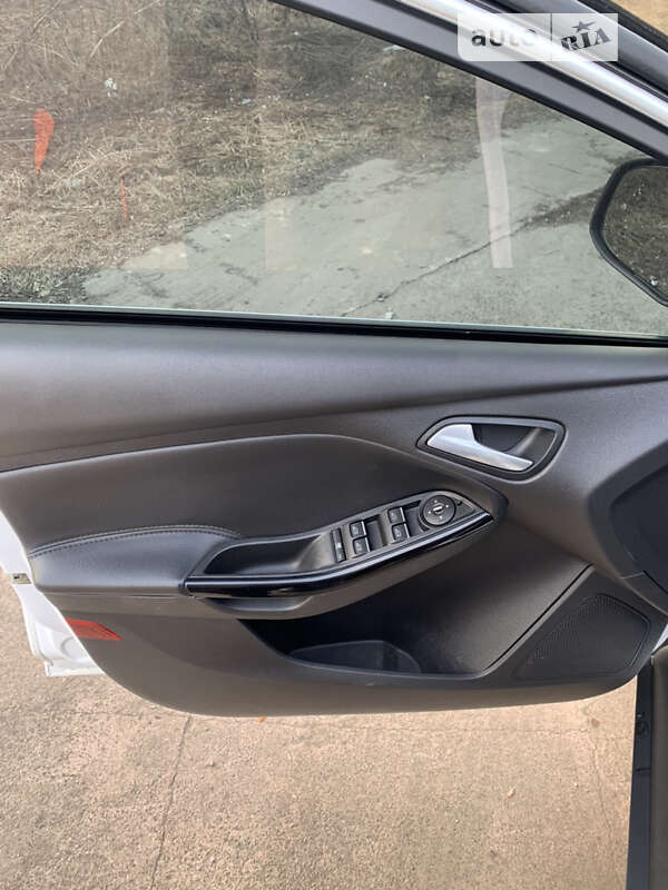 Хэтчбек Ford Focus 2013 в Ромнах