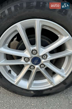 Седан Ford Focus 2015 в 