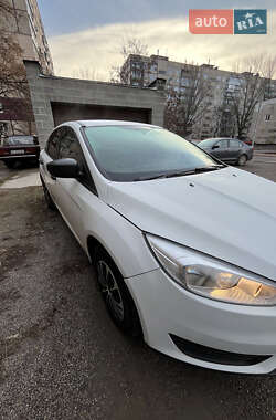 Седан Ford Focus 2015 в 