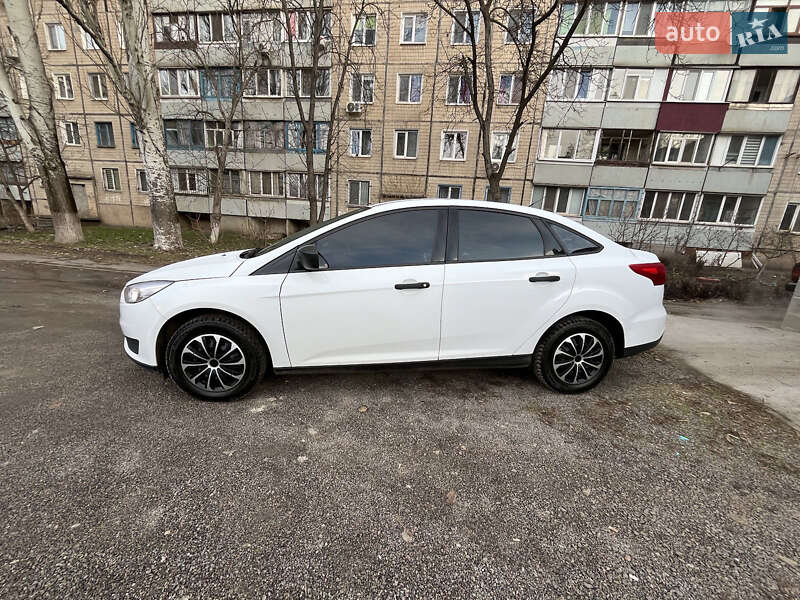 Седан Ford Focus 2015 в Кривом Роге