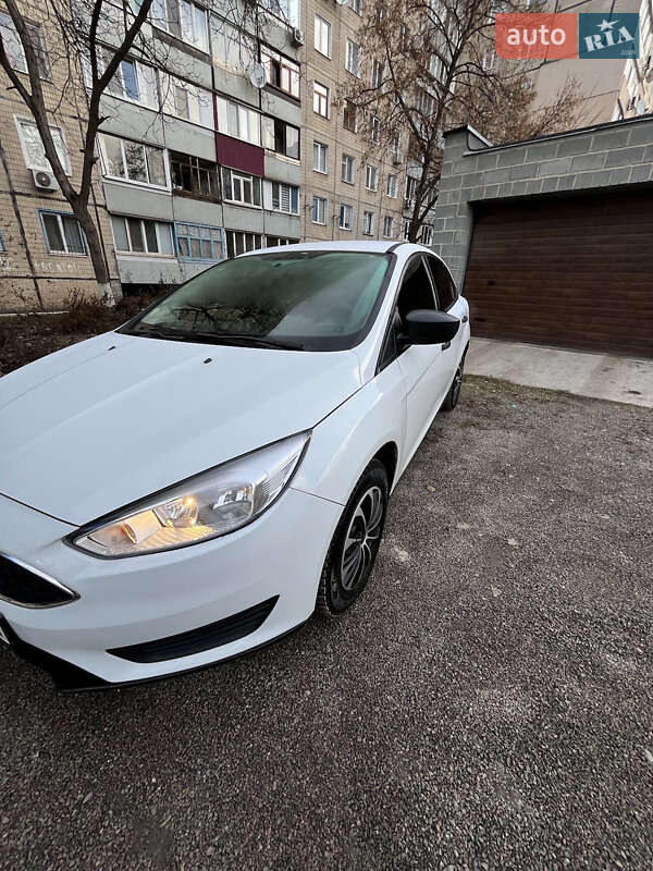 Седан Ford Focus 2015 в Кривом Роге