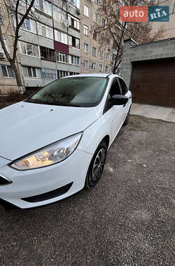 Седан Ford Focus 2015 в 
