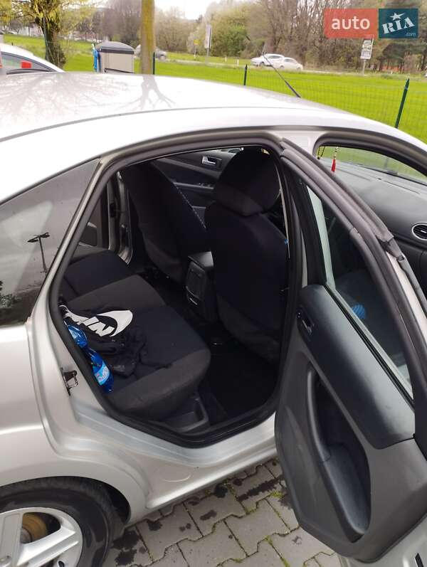 Хэтчбек Ford Focus 2005 в Черновцах