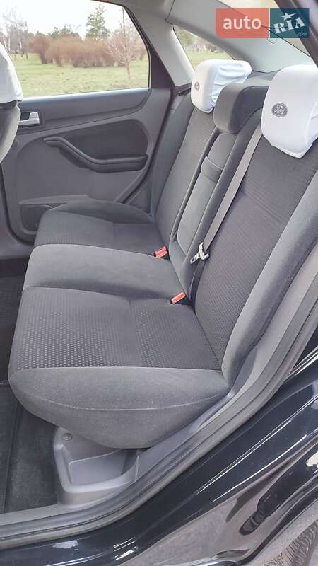 Седан Ford Focus 2007 в Горишних Плавнях