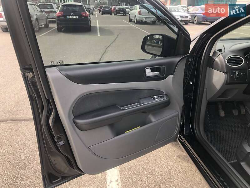 Хэтчбек Ford Focus 2011 в Чернигове