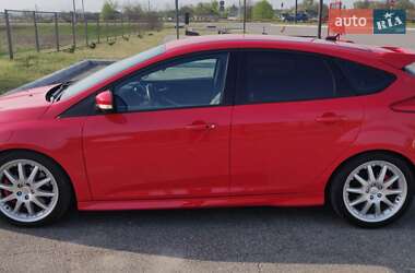 Хэтчбек Ford Focus 2015 в Днепре
