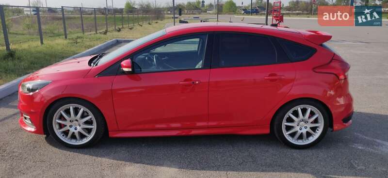 Хэтчбек Ford Focus 2015 в Днепре