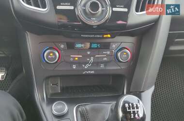 Хэтчбек Ford Focus 2015 в Днепре