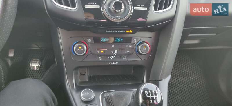 Хэтчбек Ford Focus 2015 в Днепре