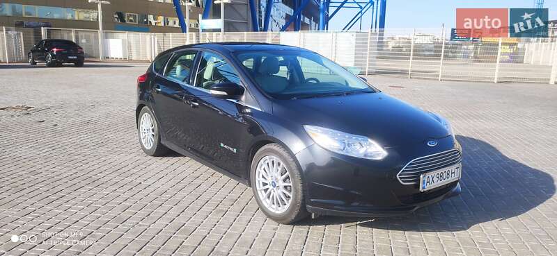 Хэтчбек Ford Focus 2013 в 