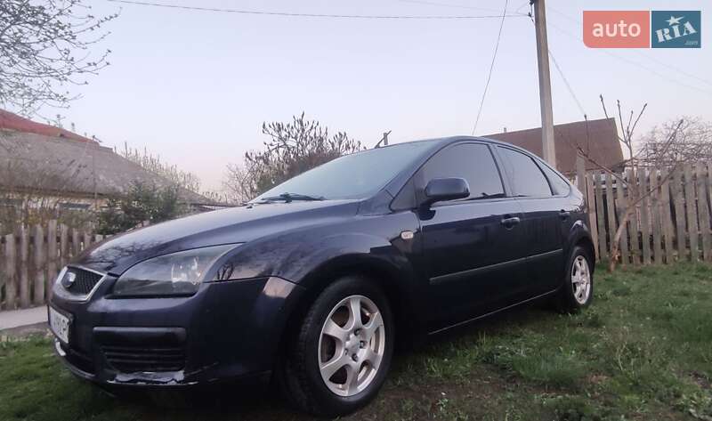 Хэтчбек Ford Focus 2005 в Макарове