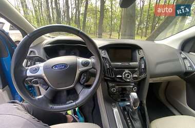 Хэтчбек Ford Focus 2012 в 