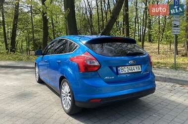 Хэтчбек Ford Focus 2012 в 