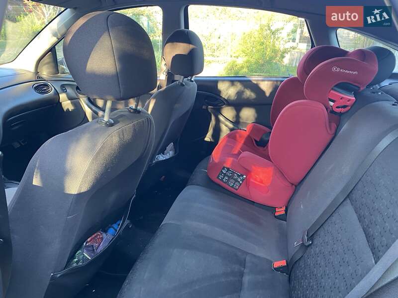 Хетчбек Ford Focus 2004 в Чернігові
