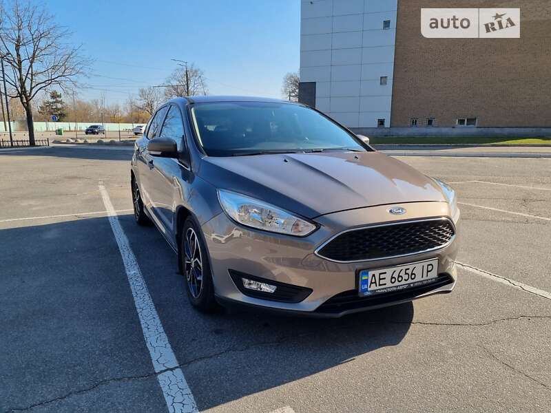 Хетчбек Ford Focus 2015 в Дніпрі