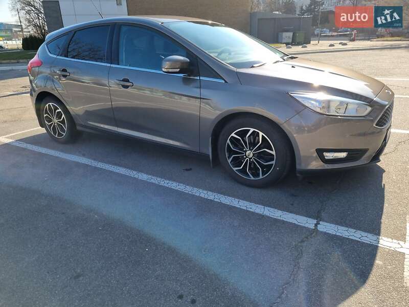 Хэтчбек Ford Focus 2015 в Днепре