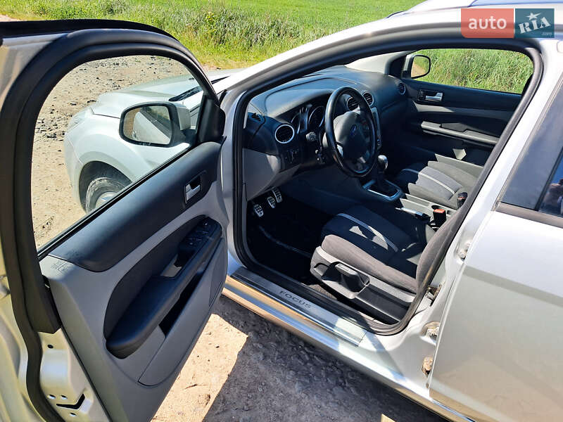 Универсал Ford Focus 2010 в Нововолынске