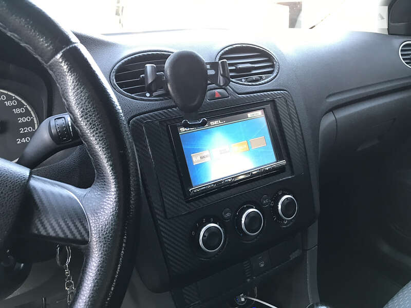 Хэтчбек Ford Focus 2006 в Каневе