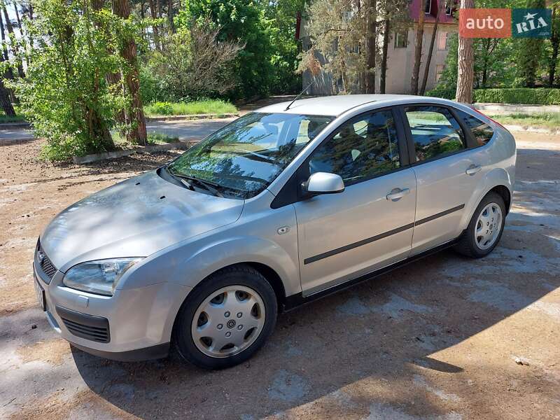 Хэтчбек Ford Focus 2006 в Нетешине