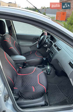 Седан Ford Focus 2005 в 