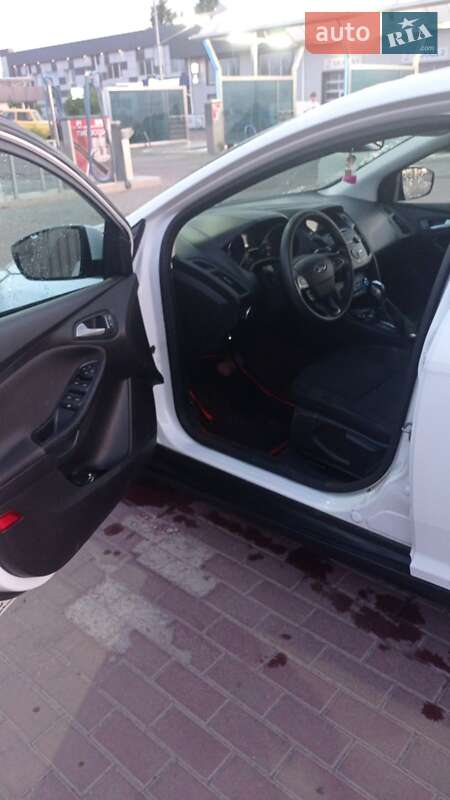 Хэтчбек Ford Focus 2015 в Сарнах