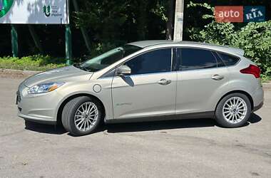 Хэтчбек Ford Focus 2015 в 