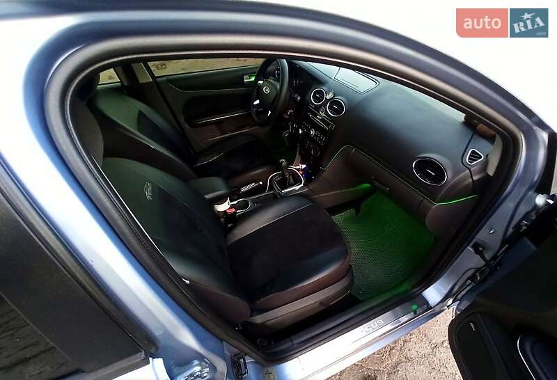 Хетчбек Ford Focus 2006 в Апостоловому