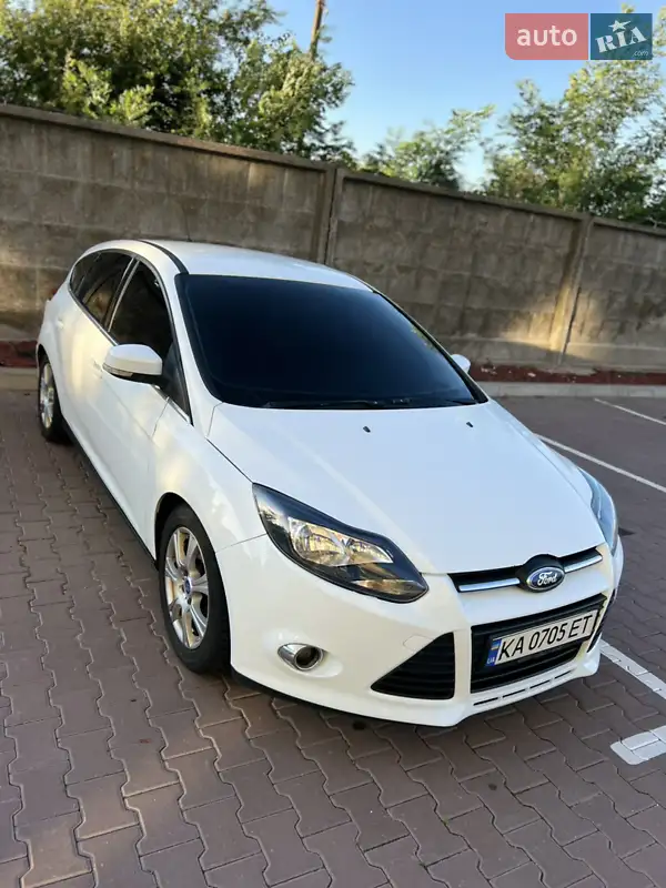 Хэтчбек Ford Focus 2012 в 