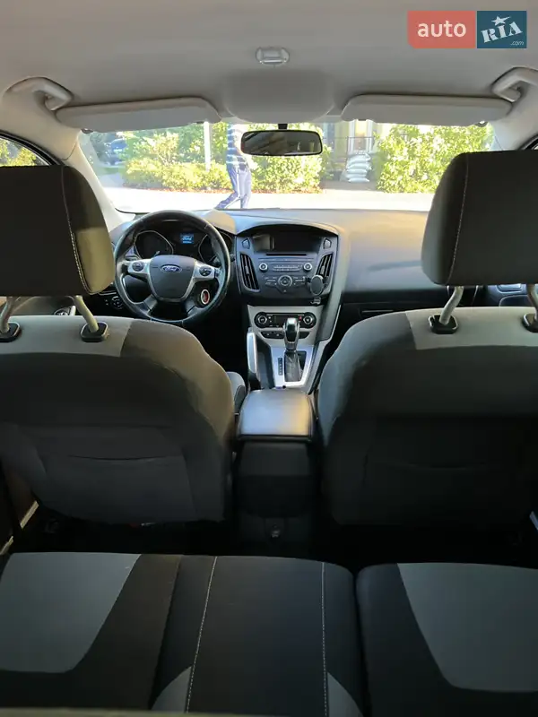 Хэтчбек Ford Focus 2012 в 