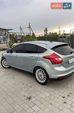 Хэтчбек Ford Focus 2013 в 
