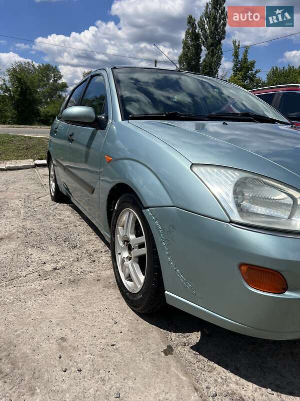 Хэтчбек Ford Focus 1999 в Изюме