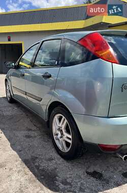 Хэтчбек Ford Focus 1999 в Изюме