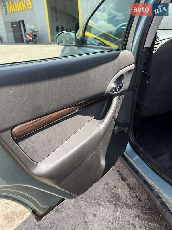Хэтчбек Ford Focus 1999 в Изюме